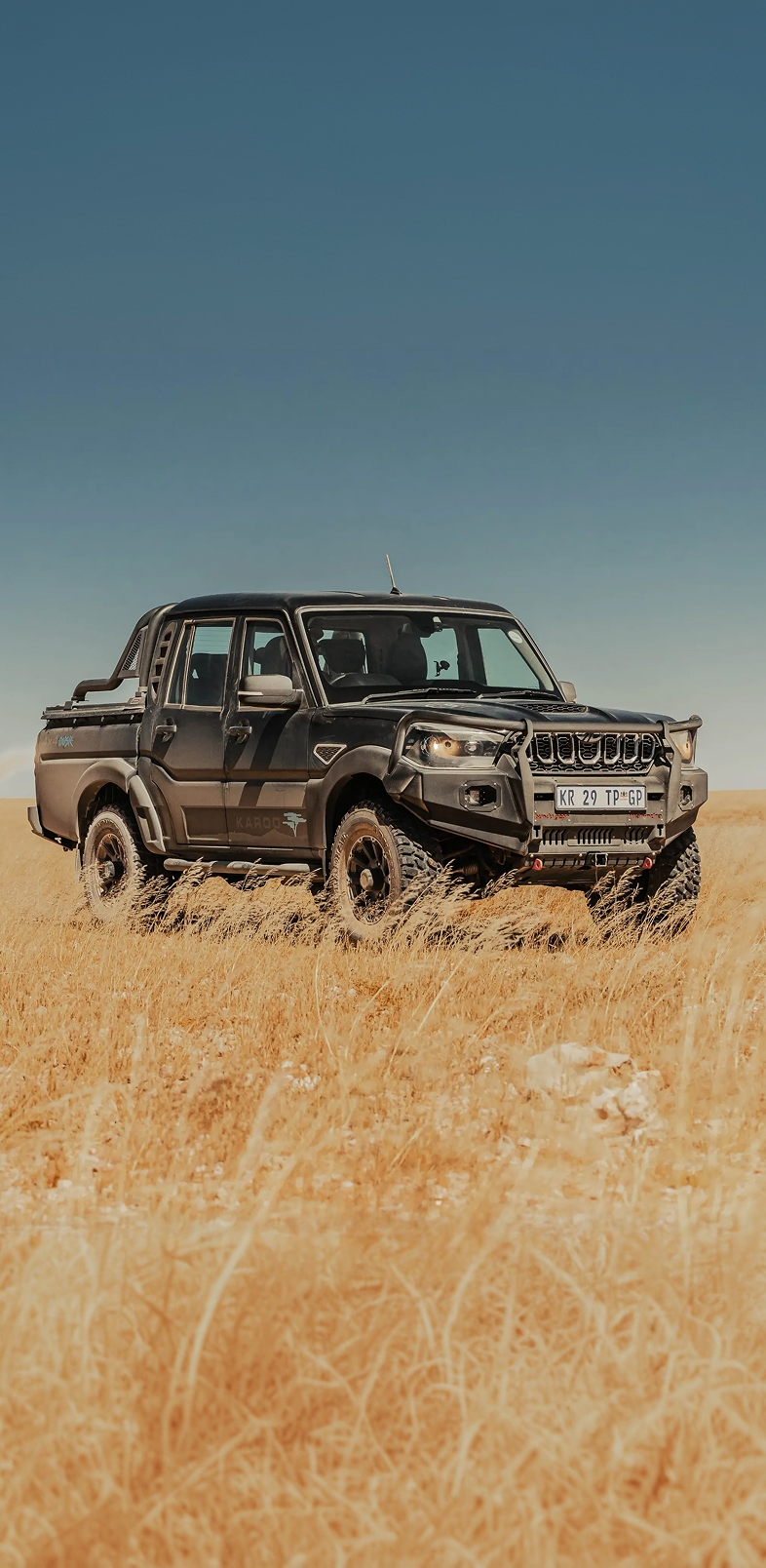 Mahindra Karoo Dusk hero