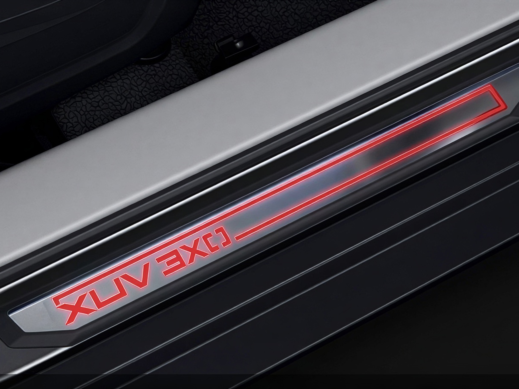 XUV 3XO - Illuminated Door Sill Protector Set (Red)